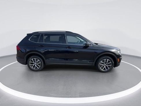Used 2019 Volkswagen Tiguan SE image 16