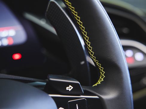 Used 2024 Ferrari SF90 Spider image 20