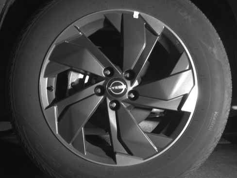 Used 2025 Nissan Rogue SV AWD/4WD image 15
