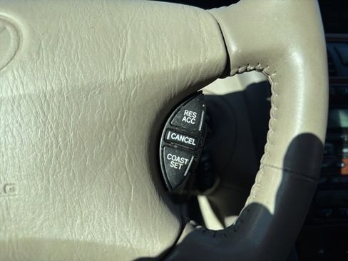 Used 2000 Toyota Avalon XLS image 18