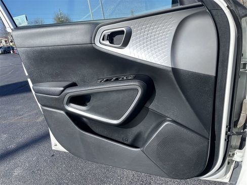 Certified 2023 Kia Soul LX w/ Option Group 015 image 18