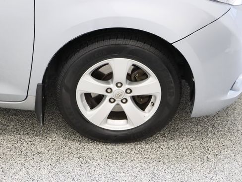 Used 2014 Toyota Sienna LE FWD image 5