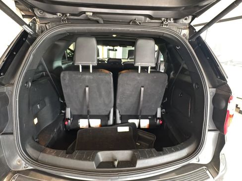 Used 2018 Ford Explorer XLT w/ Equipment Group 202A FWD image 31