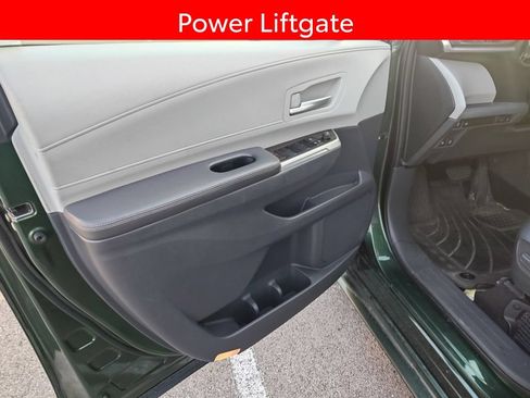 Used 2021 Toyota Sienna XLE AWD/4WD image 5