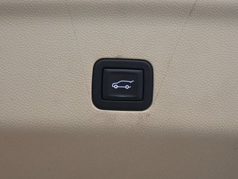 Used 2023 Cadillac Escalade Premium Luxury AWD/4WD image 36