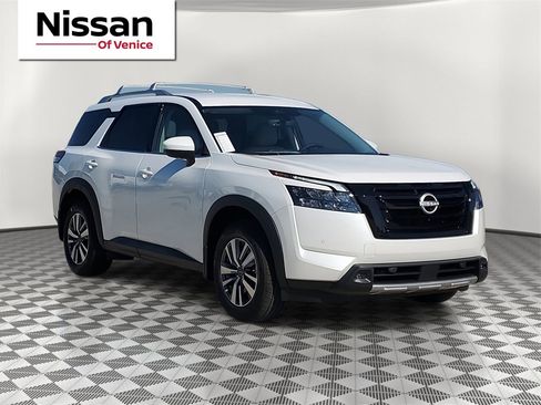 New 2025 Nissan Pathfinder SL w/ Black Appearance Package image 1