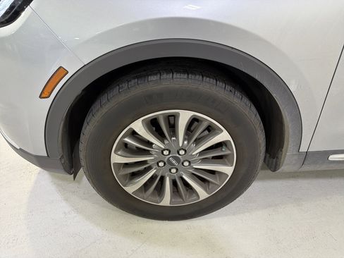 Used 2022 Lincoln Nautilus FWD w/ Premium Package image 13
