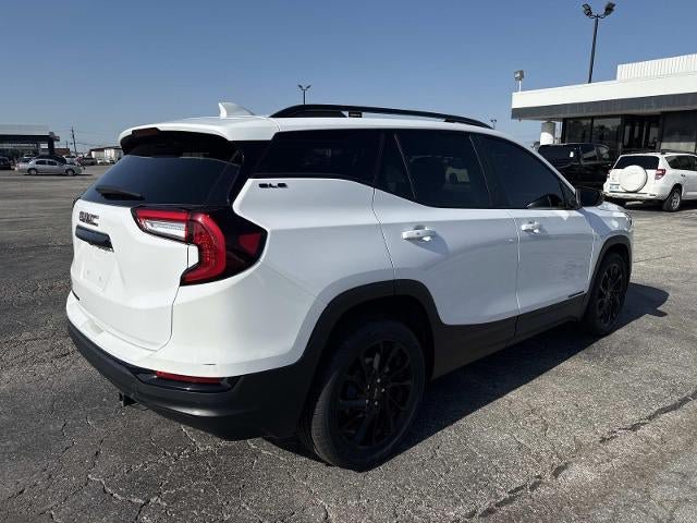 Used 2024 GMC Terrain SLE w/ Driver Convenience Package FWD image 4
