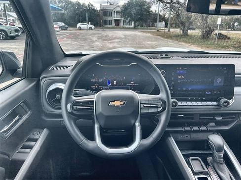 Used 2024 Chevrolet Colorado LT w/ LT Convenience Package image 11