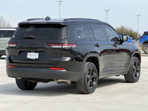 Used 2022 Jeep Grand Cherokee L Laredo image 4
