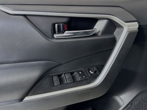 Used 2022 Toyota RAV4 XLE AWD/4WD image 13