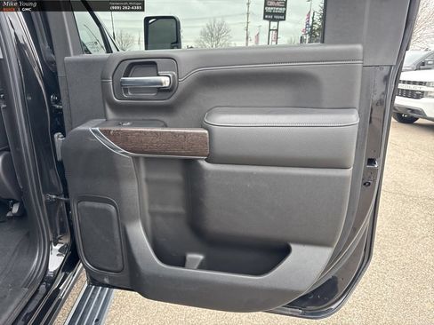 Certified 2022 GMC Sierra 2500 Denali w/ Denali Black Diamond Edition AWD/4WD image 45