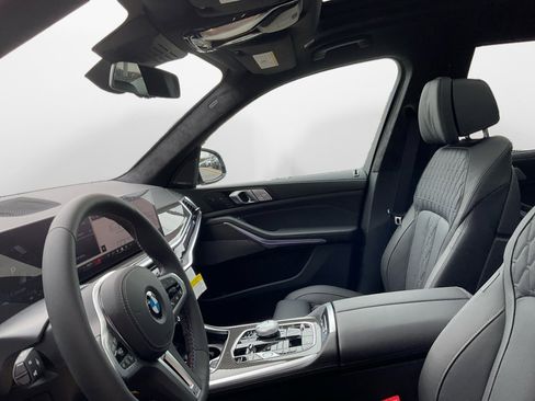 New 2026 BMW X7 M60i image 13