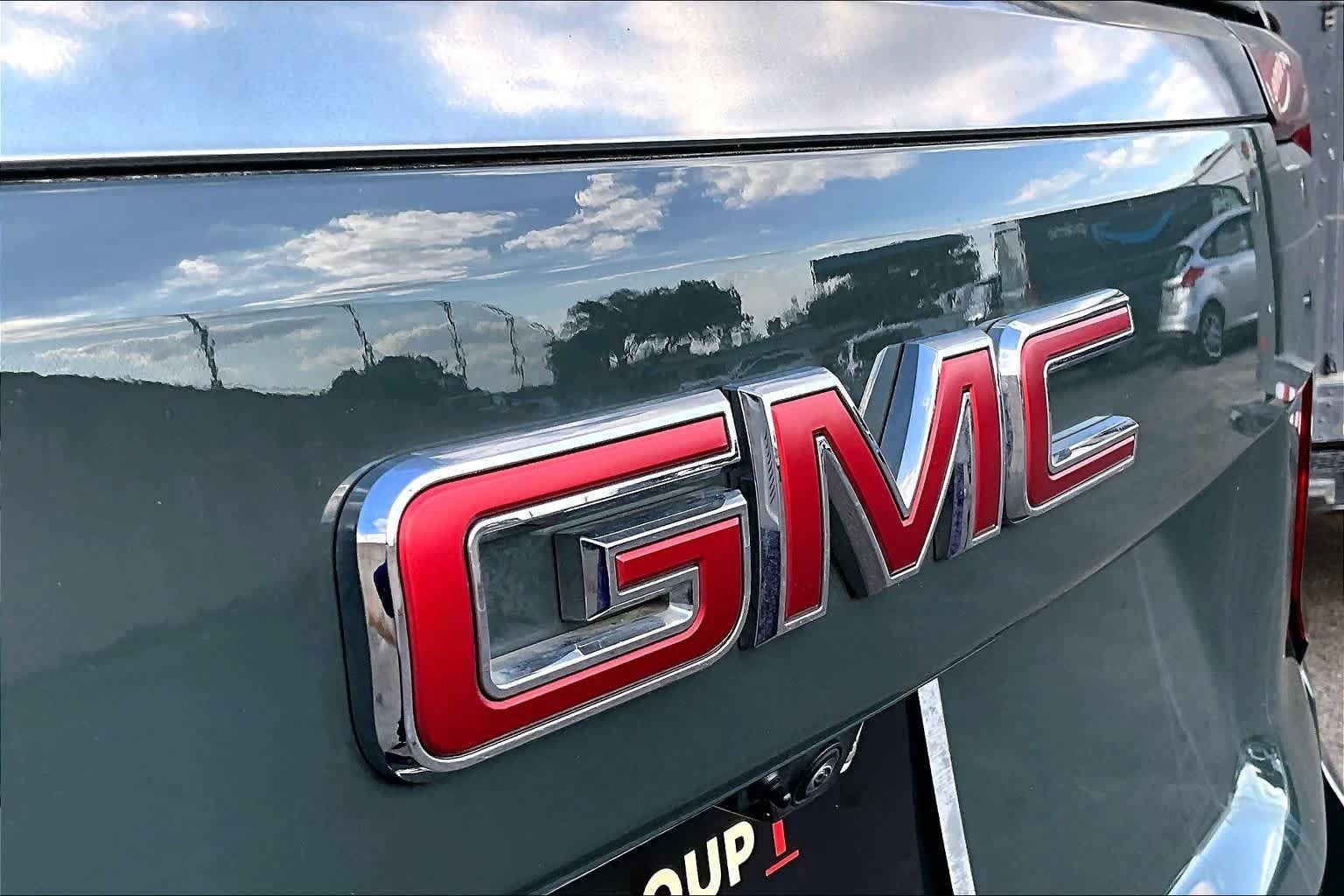 Used 2025 GMC Yukon XL AT4 AWD/4WD image 33
