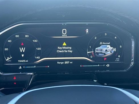 Used 2025 GMC Sierra 1500 SLT w/ SLT Convenience Package image 32