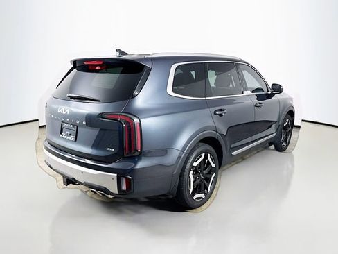 Used 2024 Kia Telluride EX w/ EX Captain's Chair Package image 7