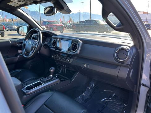 Certified 2019 Toyota Tacoma TRD Off-Road image 29