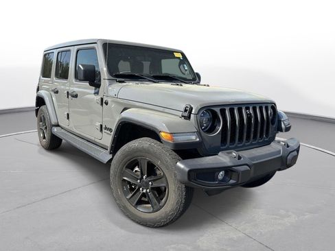 Used 2022 Jeep Wrangler Unlimited Sahara image 4