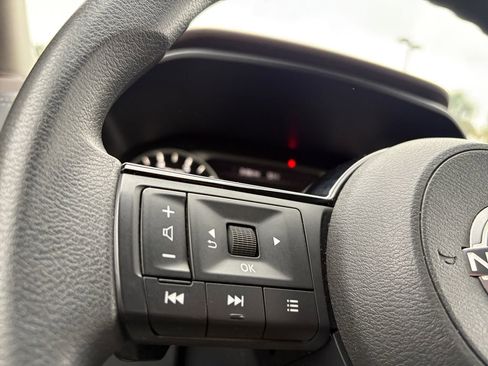 Used 2023 Nissan Rogue SV image 13