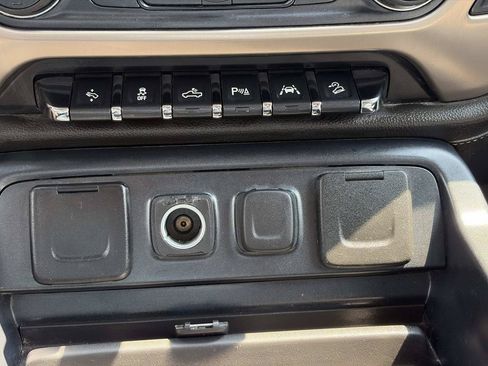 Used 2018 GMC Sierra 1500 Denali AWD/4WD image 41