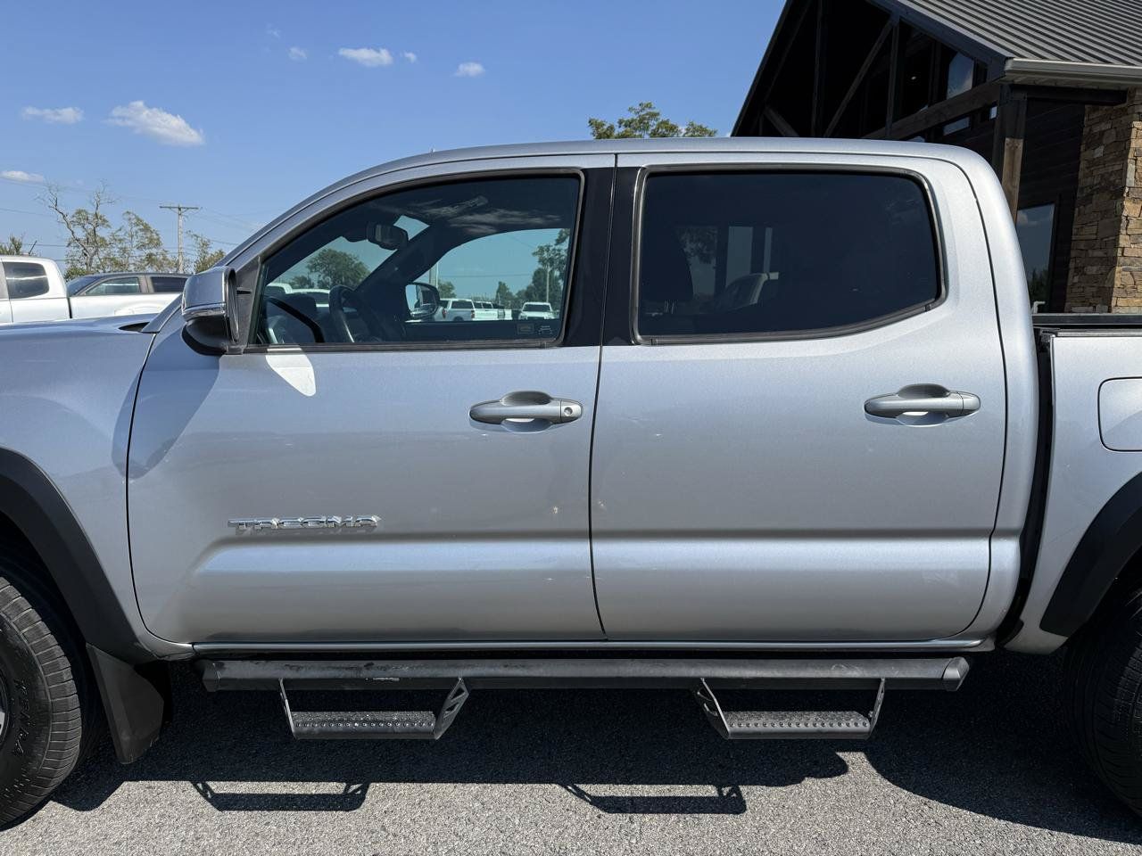 Used 2020 Toyota Tacoma TRD Off-Road w/ Technology Package AWD/4WD image 36