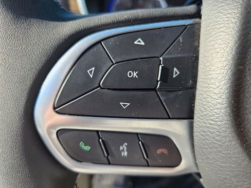 Used 2024 Chrysler Pacifica Limited image 19