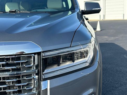 Used 2020 GMC Acadia Denali w/ Technology Package FWD image 12