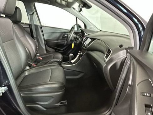 Used 2021 Chevrolet Trax LT FWD image 29