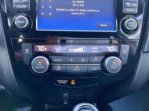 Used 2017 Nissan Rogue SV w/ Sun & Sound Touring Package AWD/4WD image 33