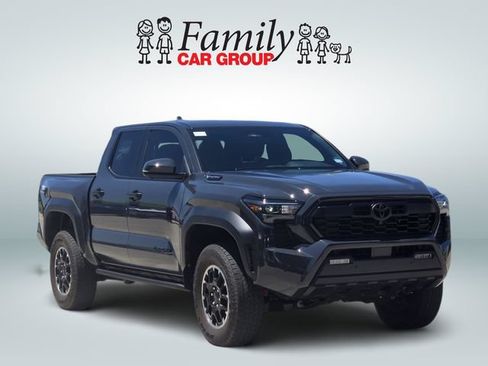 Used 2025 Toyota Tacoma TRD Off-Road AWD/4WD image 2