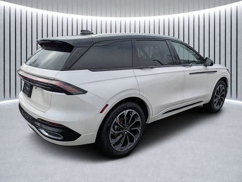 New 2026 Lincoln Nautilus Reserve image 3