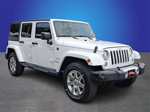 Used 2018 Jeep Wrangler Unlimited Sahara w/ Connectivity Group image 3