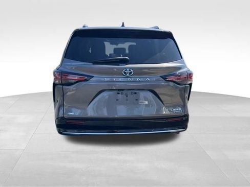 Used 2022 Toyota Sienna Platinum AWD/4WD image 6