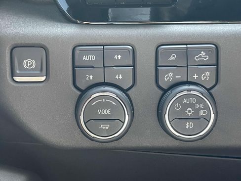 Used 2023 Chevrolet Silverado 1500 LTZ w/ LTZ Premium Package AWD/4WD image 18