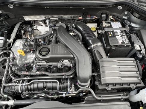 New 2025 Volkswagen Taos SE image 11