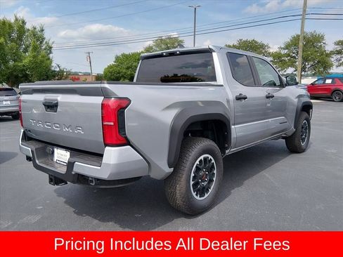 Used 2025 Toyota Tacoma TRD Off-Road AWD/4WD image 3