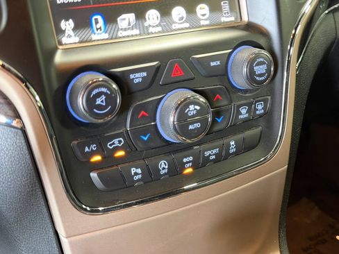 Used 2017 Jeep Grand Cherokee Overland AWD/4WD image 32