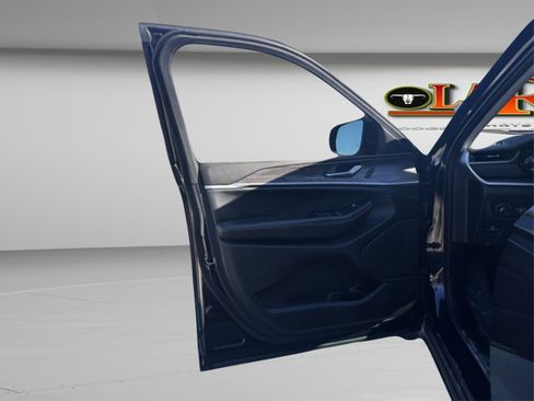 Used 2023 Jeep Grand Cherokee Limited image 13