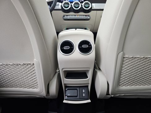 New 2026 Mercedes-Benz GLB 250 4MATIC image 31