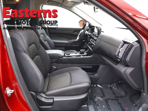 Used 2024 Nissan Pathfinder SV AWD/4WD image 25