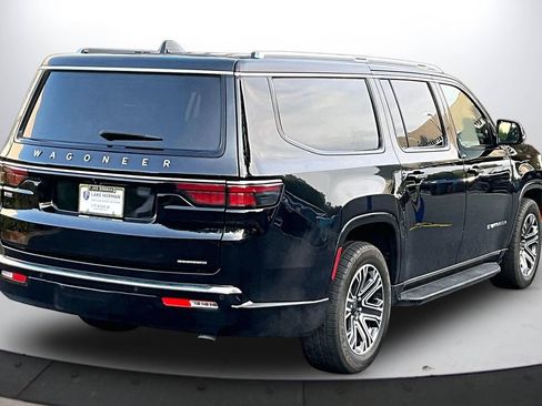 Certified 2024 Jeep Wagoneer L Series II w/ Flexible Seating Group AWD/4WD image 8