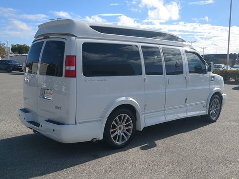 Used 2021 GMC Savana 2500 w/ Enhanced Convenience Package image 13