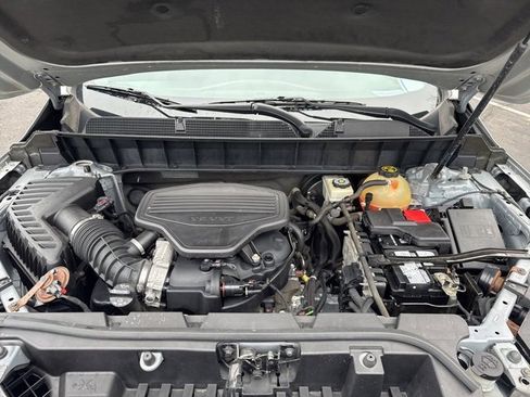 Used 2018 GMC Acadia SLE image 25