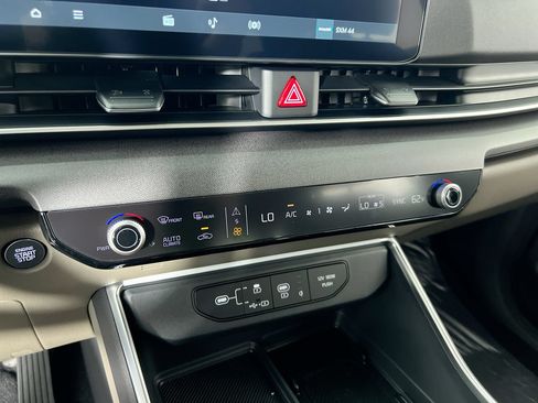 New 2026 Kia Carnival EX FWD image 24