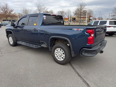 Used 2022 Chevrolet Silverado 2500 Custom w/ Custom Value Package image 5