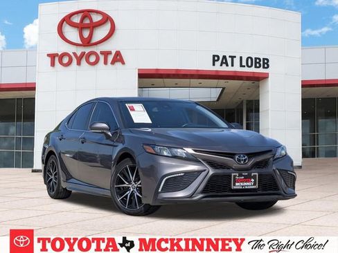 Used 2024 Toyota Camry SE FWD image 1