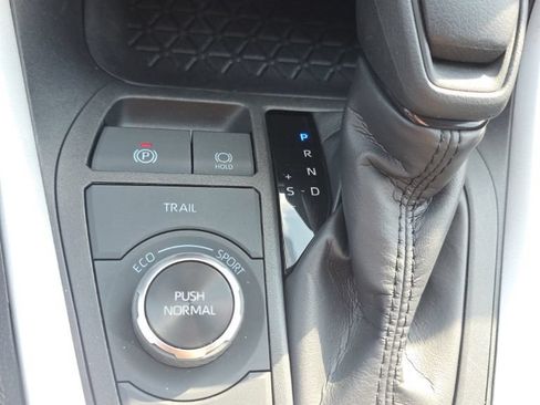 Certified 2025 Toyota RAV4 XLE AWD/4WD image 23