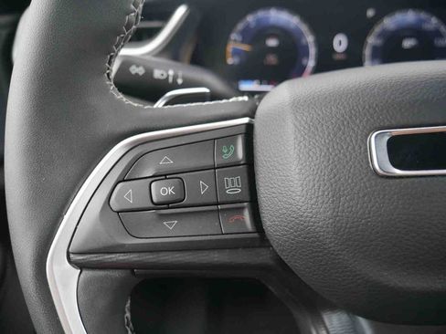 Certified 2025 Jeep Grand Cherokee Altitude AWD/4WD image 35
