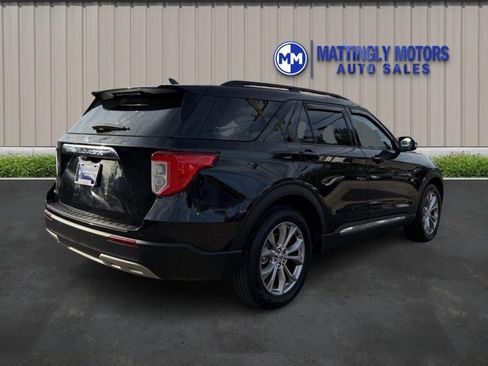 Used 2022 Ford Explorer XLT w/ Equipment Group 202A image 3