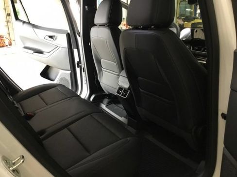 New 2026 Chevrolet Equinox LT w/ Convenience Package II AWD/4WD image 40